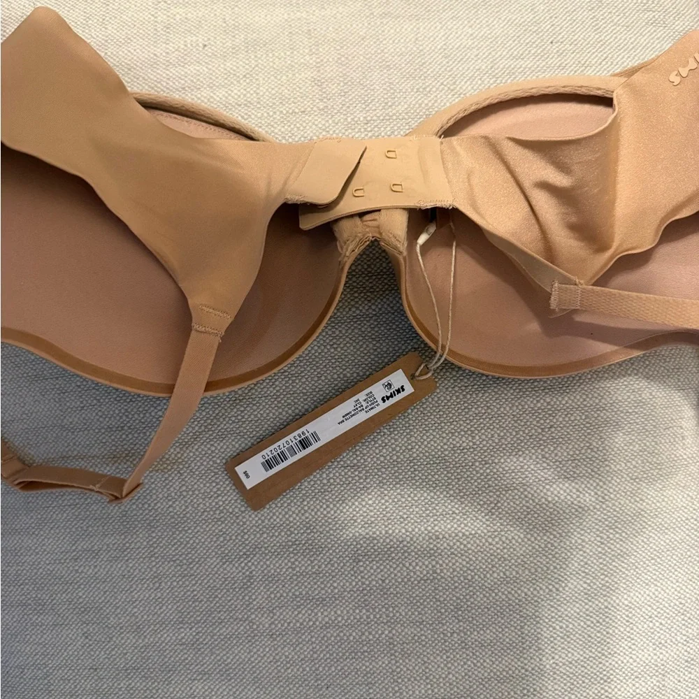 SKIMS Push Up Balconette Bra - Picture 4 of 5